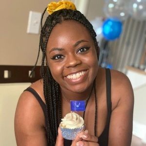 Meet your Posher, Alexis